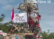 Ribuan Warga Padati Festival Panjat Pinang di Jakabaring, Ada 82 Batang Pinang Diramaikan Peserta