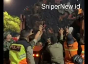 Petugas Siaga Bersihkan Kota Solo Pasca Aksi Demo