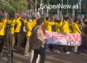 BEM SI Gelar Aksi Unjuk Rasa di Depan Gedung DPR RI Jakarta