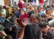 Warga Indramayu Antusias Mandi di Sumur Keramat Baiturrahmah pada Maulid Nabi