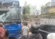 Bus Listrik Transjakarta Tabrak Toko di Jakarta Selatan