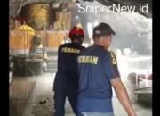 Damkar Badung Bersihkan Lumpur Pasca Banjir Bandang di Pura Kereban Langit