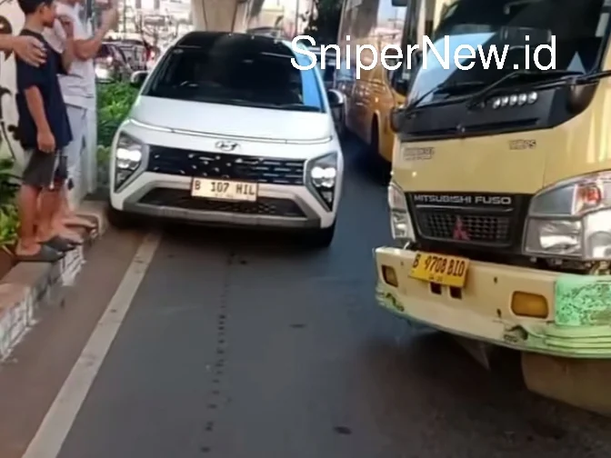 Gorong-Gorong Rapuh Telan Truk Bermuatan Motor di Cipulir Screenshot_20250916-070954_1