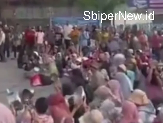 Ibu-Ibu di Yogyakarta Gelar Aksi Protes Program Makan Bergizi Gratis Screenshot_20250929-063629_1