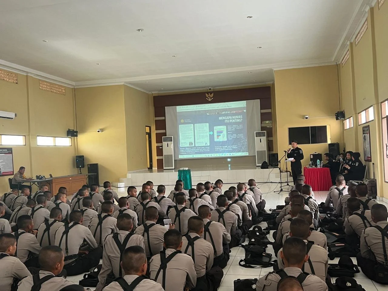 Cerdas Berkomunikasi, Humanis di Lapangan, Kabid Humas Polda Sumut Tanamkan Nilai Kehumasan pada Siswa SPN Hinai IMG-20251016-WA0584(6)