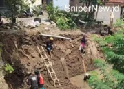 Warga Cigadung Gotong Royong Perbaiki Tanggul Sungai Cidurian yang Amblas Akibat Hujan Deras
