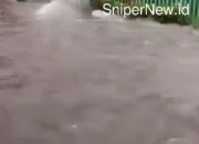 Hujan Deras Guyur Bandung, Jalan Cikudapateuh Dalam Tergenang Air