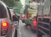 Seorang Pengamen Selamat Setelah Terjun dari JPO di Cicaheum, Lalin Sempat Macet Total