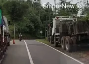 Truk Pengangkut Trafo Melintas di Sukanagara, Warga Cianjur Heboh