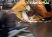 Truk Bermuatan Galon Tabrak Pohon di Parakan Muncang, Sopir Kritis dan Lalin Macet