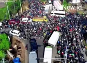 Trabas Bikin Macet Parah di Cikarang, Sopir Keluhkan Ulah Pengendara Motor