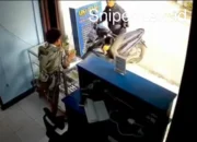 Viral! Modus Baru Isi Saldo Lalu Kabur, Terekam CCTV di Konter Ponsel