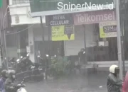 Hujan Deras Guyur Denpasar, Simpang Gatsu Tengah Tergenang-Pengendara Diminta Waspada