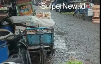 Pasar Induk Caringin Becek dan Penuh Sampah, Warga Tetap Berburu Harga Murah