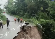 Akses Utama ke Polres Padang Pariaman Nyaris Putus Akibat Longsor