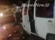 Minibus Pembawa Tuak Terguling di Rohul, Warga Bantu Evakuasi