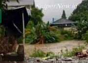Sungai Deli Meluap, Warga Kesulitan Evakuasi Orang Tua di Tengah Hujan Deras