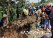 Jalur Longsor Aceh, Warga Pikul BBM Berjam-jam