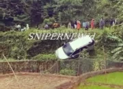 Avanza Terjun Parit Garut, Diduga Sopir Mengantuk Pagi