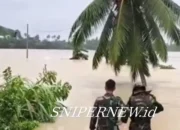 Detik Heroik TNI Selamatkan Warga Terbawa Banjir Aceh