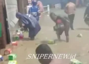 Banjir Deras Jebol Gudang Toserba Surya Cirebon