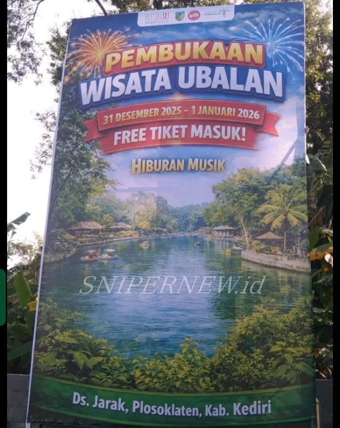Spanduk pembukaan Wisata Ubalan di Desa Jarak, Plosoklaten, Kabupaten Kediri, dengan informasi tiket masuk gratis dan hiburan musik.