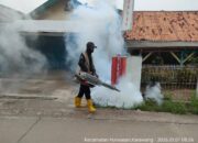 Fogging Massal di Darawolong, Karang Taruna Bersama Puskesmas Lindungi Warga dari DBD